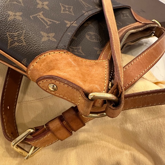 💞 RARE & Retired Louis Vuitton Odeon pm Crossbody in Monogram - Picture 6 of 15